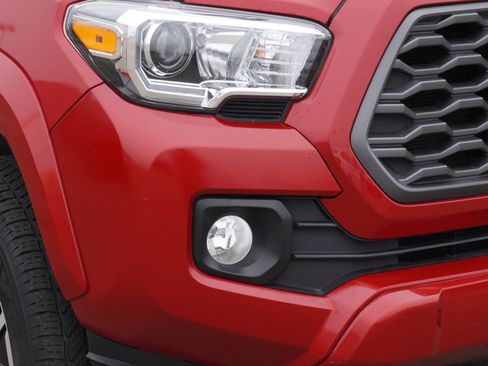 Used 2022 Toyota Tacoma TRD Sport image 3