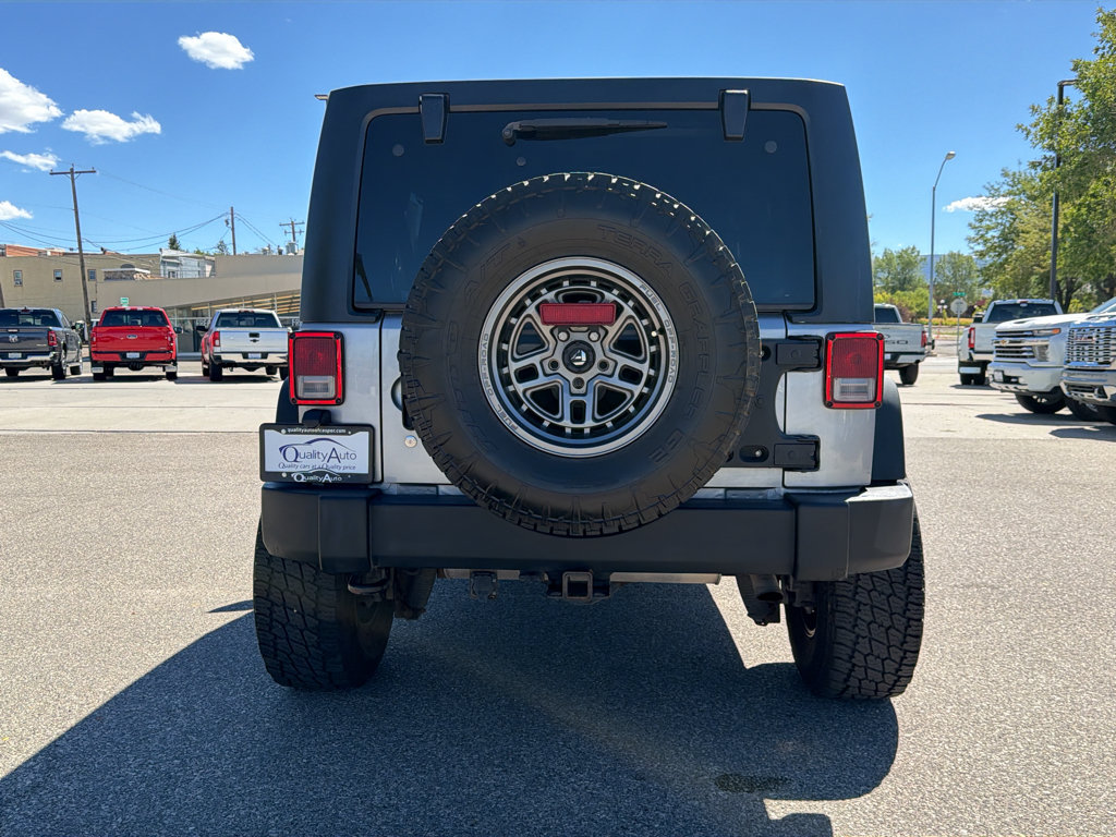 Used 2014 Jeep Wrangler Unlimited Rubicon w/ Max Tow Package AWD/4WD image 5