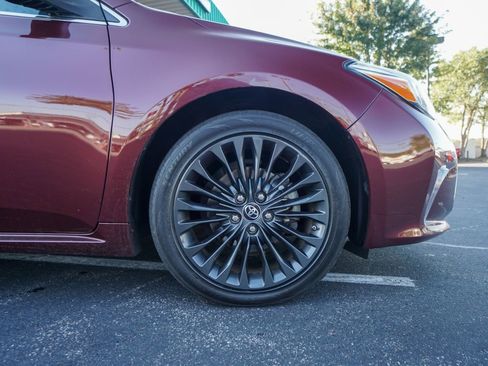 Used 2017 Toyota Avalon Touring image 5