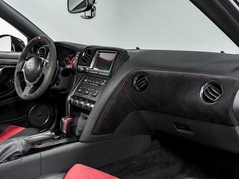 Used 2016 Nissan GT-R NISMO AWD/4WD image 29