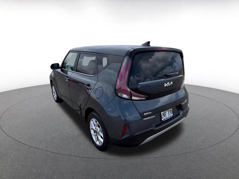 Used 2025 Kia Soul LX w/ LX Technology Package FWD image 11