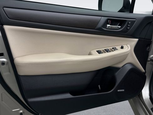 Used 2017 Subaru Legacy 2.5i Limited image 9