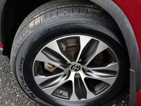 Certified 2021 Toyota Highlander XLE image 34