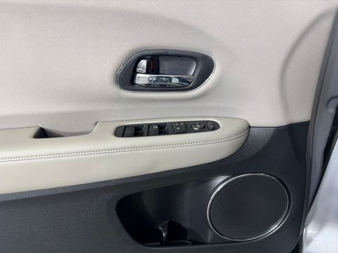 Used 2018 Honda HR-V EX image 13