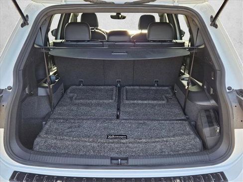 Used 2023 Volkswagen Tiguan SE R-Line image 6
