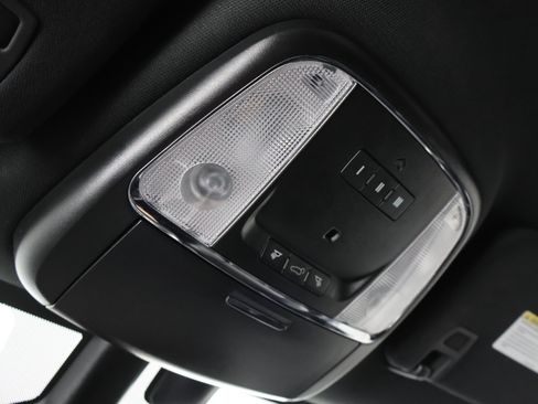 Used 2018 Jeep Grand Cherokee Altitude AWD/4WD image 56