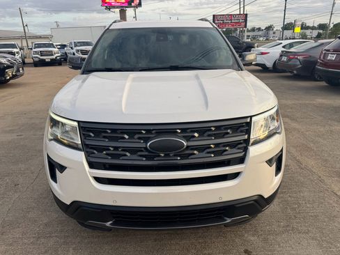 Used 2018 Ford Explorer XLT w/ Equipment Group 202A image 8