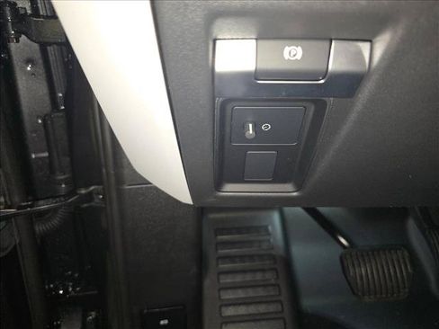 New 2026 Land Rover Defender 110 X-Dynamic SE AWD/4WD image 26