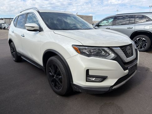 Used 2018 Nissan Rogue SV AWD/4WD image 4