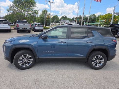 Used 2026 Chevrolet Equinox LT w/ Safety and Technology Package FWD image 12