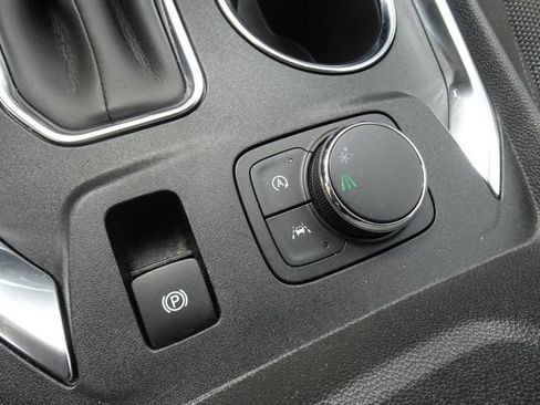 Used 2023 Chevrolet Traverse LT FWD image 18