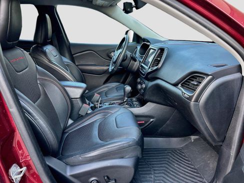 Used 2019 Jeep Cherokee Trailhawk AWD/4WD image 17