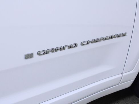 Used 2022 Jeep Grand Cherokee L Overland image 11