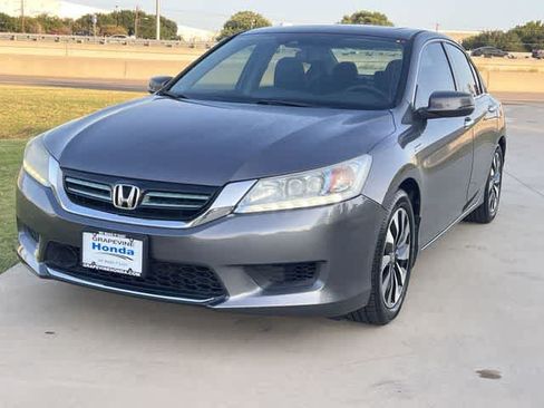 Used 2015 Honda Accord Touring image 2