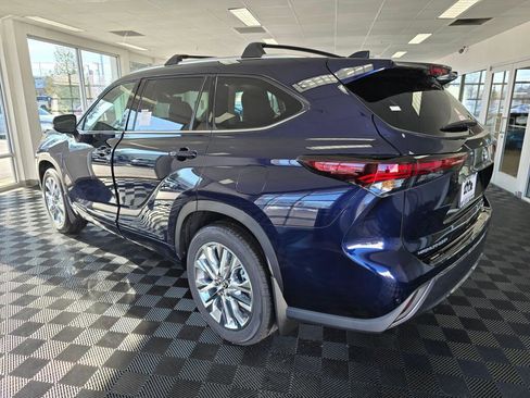 New 2026 Toyota Highlander Limited image 5