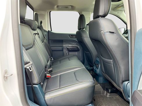 Used 2025 Ford Maverick Lobo image 26