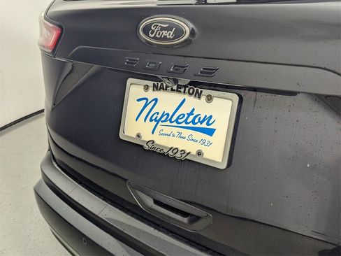 Used 2022 Ford Edge SE w/ Black Appearance Package image 8