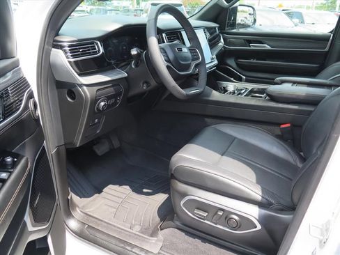 Used 2023 Jeep Wagoneer Series III w/ Premium Group I AWD/4WD image 10