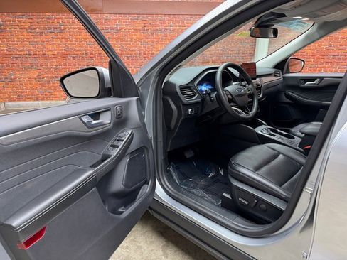 Certified 2022 Ford Escape Titanium w/ Class II Trailer Tow Package image 9