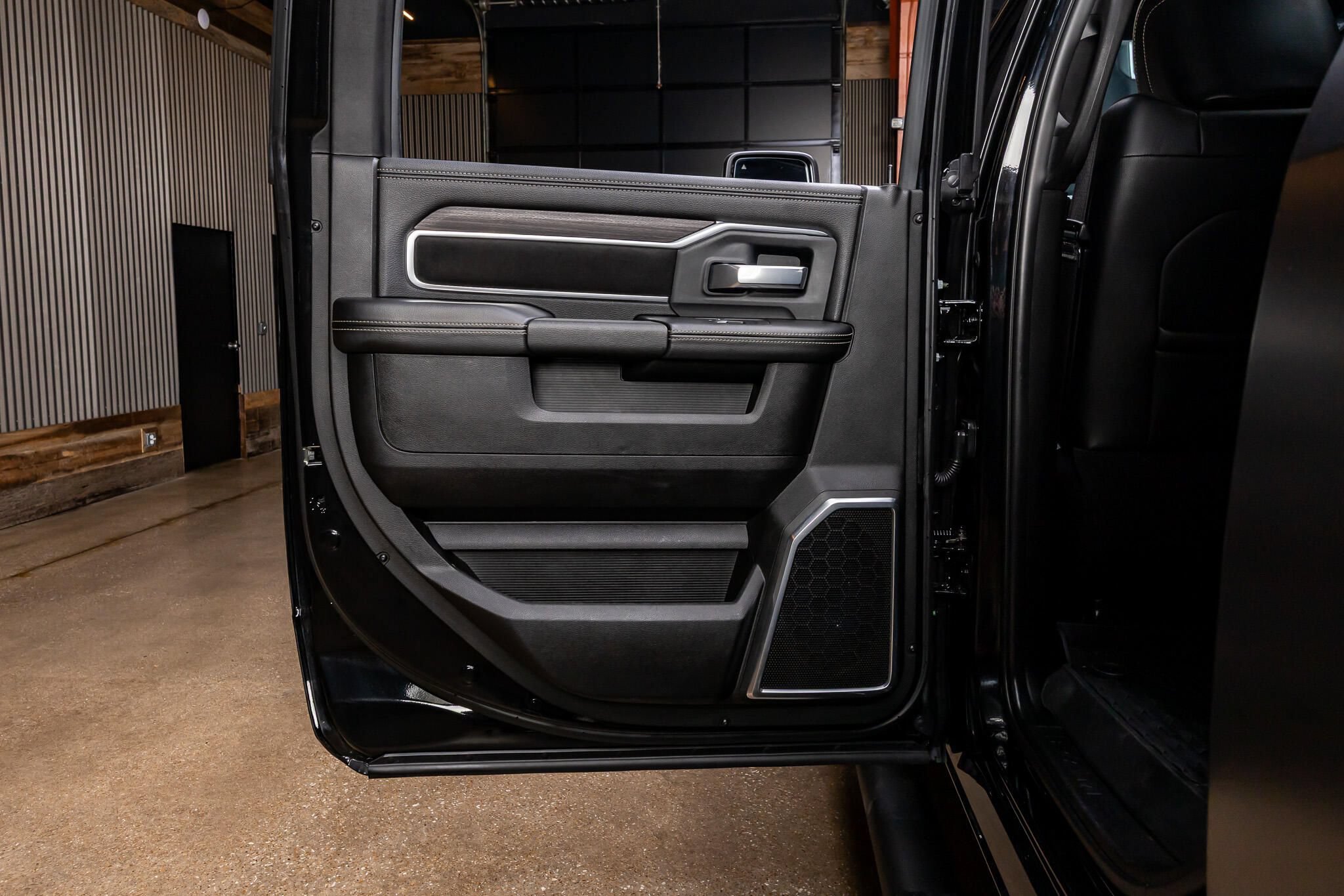 Used 2025 RAM 2500 Laramie w/ Night Edition AWD/4WD image 39