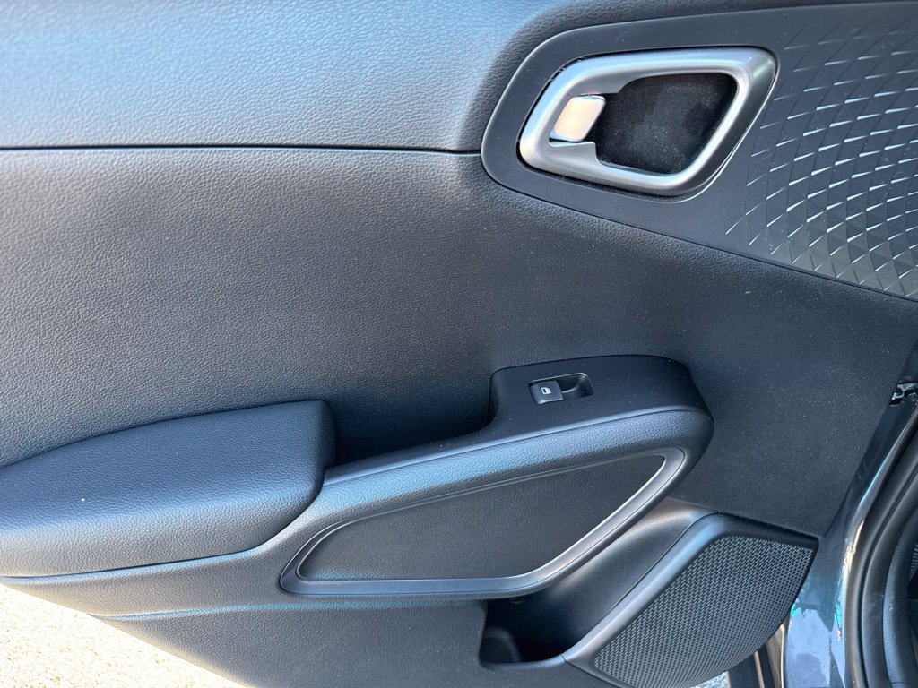 Used 2020 Kia Soul S FWD image 12