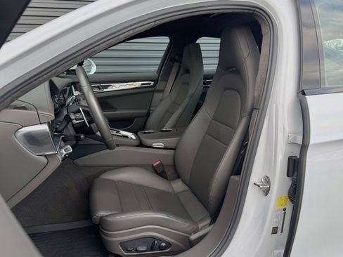 Certified 2023 Porsche Panamera GTS image 5