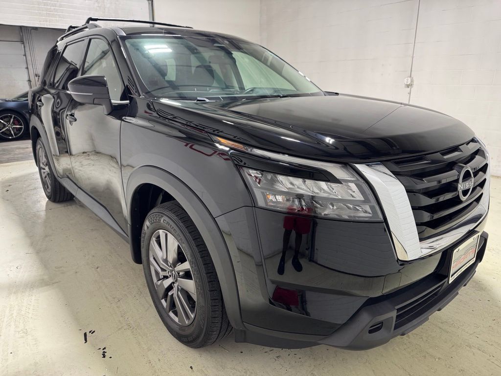 Used 2023 Nissan Pathfinder SV FWD image 7