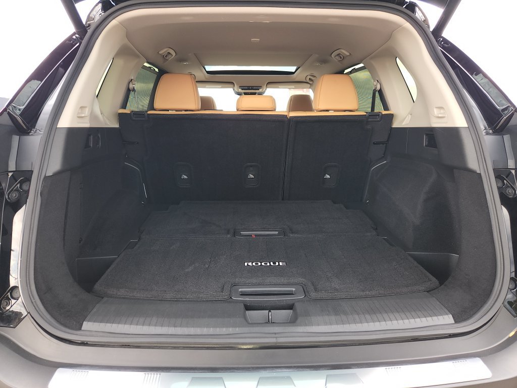 Used 2023 Nissan Rogue Platinum FWD image 14