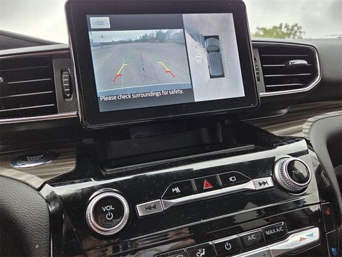 Used 2023 Ford Explorer Limited w/ Equipment Group 301A image 11