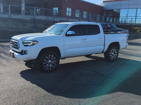 Used 2023 Toyota Tacoma Limited image 3