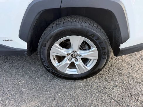 Used 2021 Toyota RAV4 XLE w/ Convenience Package AWD/4WD image 9