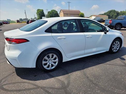 Used 2021 Toyota Corolla LE FWD image 5
