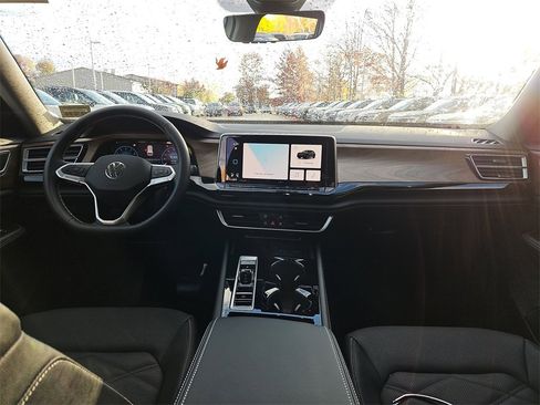 New 2026 Volkswagen Atlas SE image 5