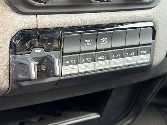 Used 2024 RAM 3500 Tradesman w/ Chrome Appearance Group AWD/4WD image 23