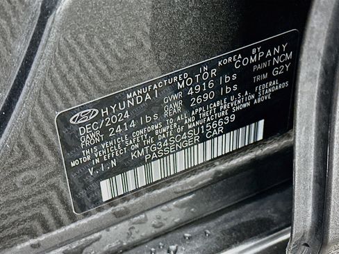 Used 2025 Genesis G70 2.5T AWD/4WD image 12