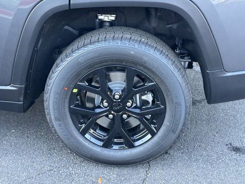 New 2025 Jeep Grand Cherokee L Altitude image 17