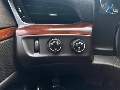 Used 2017 Cadillac Escalade Luxury w/ LPO, Radiant Package AWD/4WD image 16