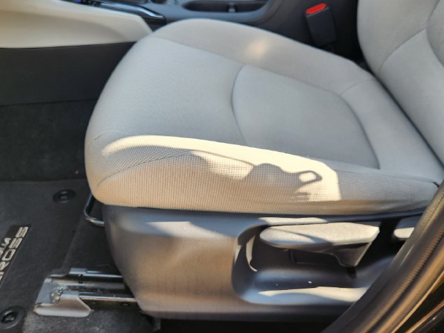 Used 2023 Toyota Corolla Cross LE AWD/4WD image 18
