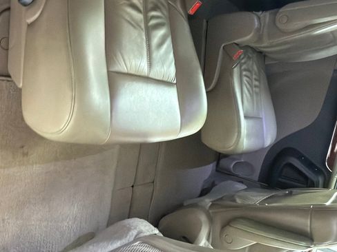 Used 2015 Chrysler Town & Country Limited Platinum FWD image 22