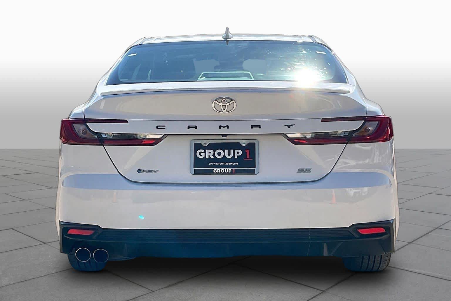 Used 2025 Toyota Camry SE FWD image 5