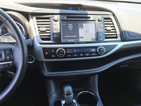 Used 2017 Toyota Highlander SE w/ Carpet Mat Package FWD image 27