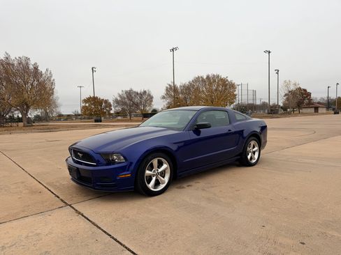 Used 2014 Ford Mustang Coupe image 4