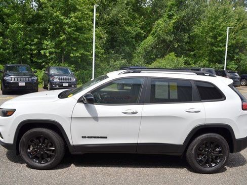 Used 2023 Jeep Cherokee Altitude Lux image 5