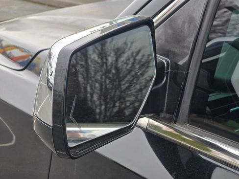 Used 2017 Chevrolet Suburban Premier image 11