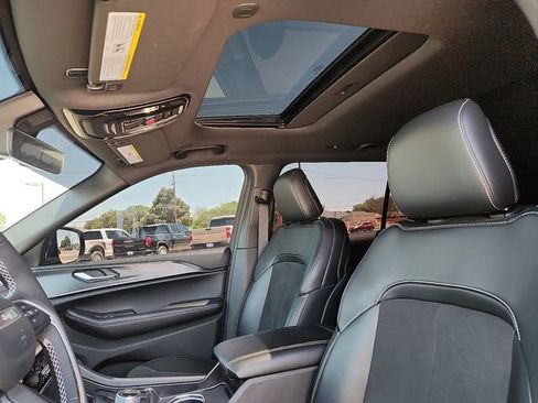 Used 2025 Jeep Grand Cherokee L Altitude AWD/4WD image 12