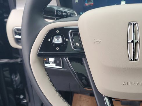 New 2026 Lincoln Corsair Premiere image 17