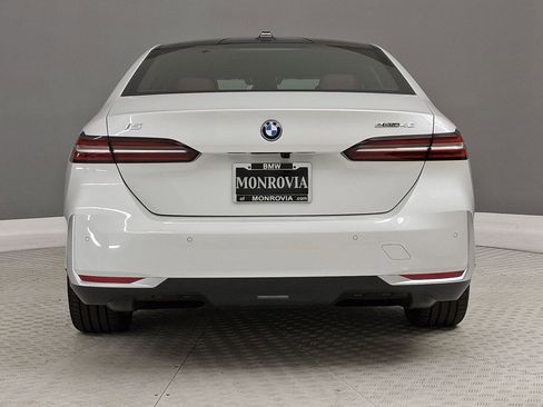 New 2026 BMW i5 eDrive40 w/ Premium Package RWD image 8