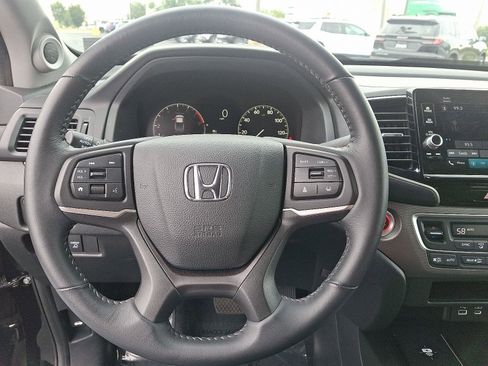 Used 2025 Honda Ridgeline Sport image 18