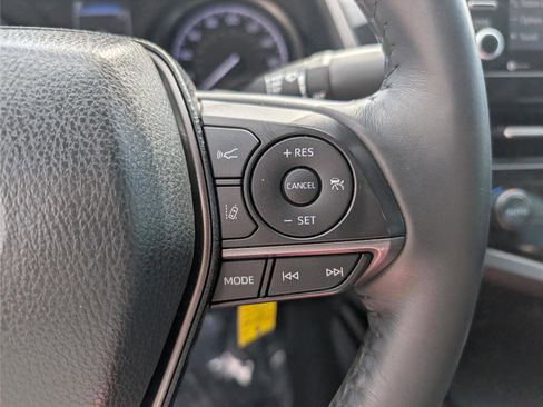 Used 2022 Toyota Camry SE image 23