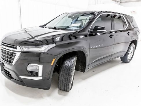 Used 2023 Chevrolet Traverse LS w/ Safety Package FWD image 2
